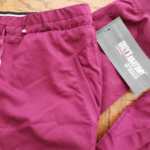 BNWT Grey's Anatomy by Barco Pocket Cargo Jogger in lively wine (S) - Picture 6 of 6